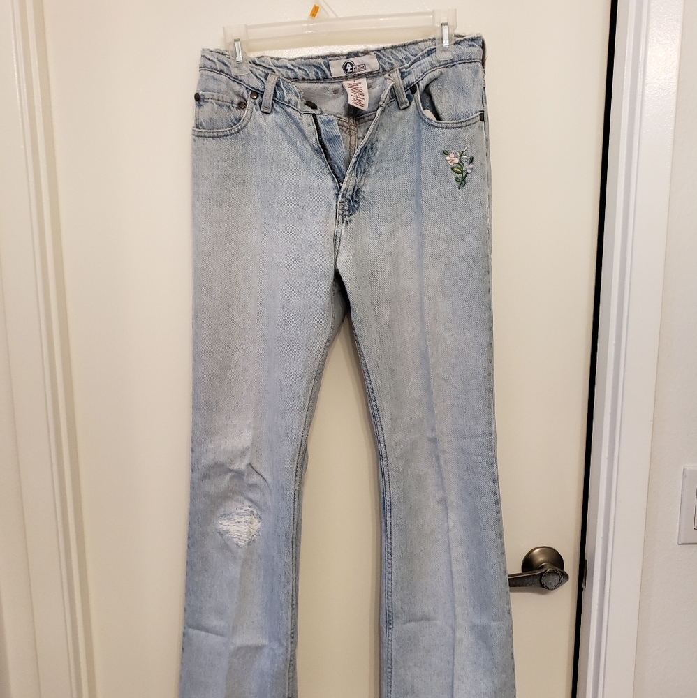 Arizona jeans distressed with floral embroidery